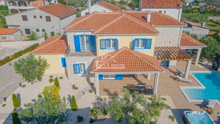 Čudovita kamnita vila v Zatonu pri Šibeniku