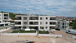 Vodice - VROČA LOKACIJA, Stan S8 v prvem nadstropju, pogled na morje