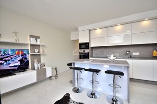 Vodice - stanovanje s dvema spalnicama 300 m od plaže