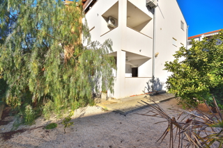 Zadar, Diklo - opremljeno stanovanje v pritličju