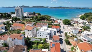 Vodice - Apartma S4 z vrtom, 50m od plaže