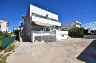 Tribunj - Hiša s 5 apartmaji 400m od plaže