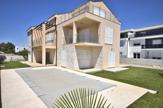 Srima, Vodice - Hiša s 4 apartmaji in bazenom, 800 m od plaže