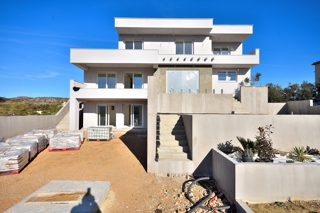 Šibenik, Donje Polje - vila s bazenom