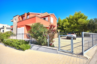 TRIBUNJ - hiša z razgledom na morje, 400 m od plaže