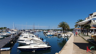 Poreč, Červar Porat, dvosobno stanovanje z galerijo, 100 metrov od morja #prodaja