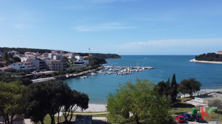 ISTRA, PEŠČENA UVALA, 2 STANOVANJI V STAVBI, PRVA VRSTA OB MORJU, #EKSKLUZIVNA PRODAJA