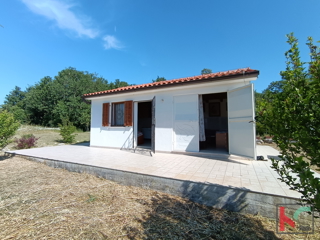 ISTRA, OBMOČJE ROVINJA, VIKEND HIŠA Z VELIKIM ZEMLJIŠČEM, #PRODAJA