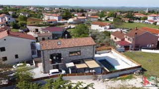 Istra, Kanfanar, avtentična vila 200 m2 z bazenom in pogledom na morje