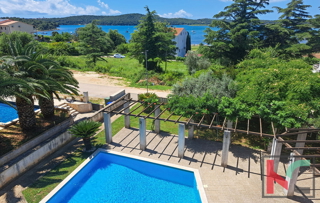 Istra, Medulin, elegantno trisobno stanovanje, pogled na morje, 200 m od plaže #prodaja