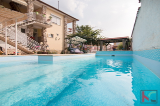 Istra, Fažana, Valbandon, družinska hiša z bazenom in 3 apartmaji, #prodaja
