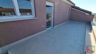 Istra, Peroj, Penthouse 104,36m2 s pogledom na morje