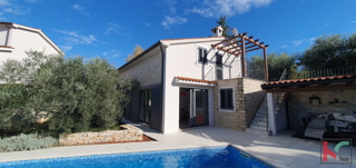 Istra, Tinjan, samostojna hiša z bazenom #prodaja