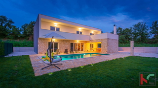 Istra, Svetvinčenat, Luksuzna vila 234m2, #prodaja