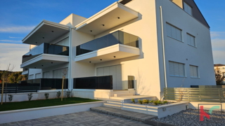Rovinj, dvoetažno stanovanje, 171 m2 v novogradnji, 4s+db z dvema parkirnima mestoma v garaži, # prodamo