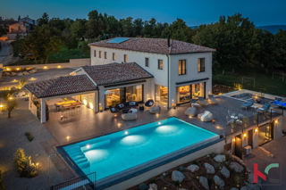 ISTRA, KAROJBA, AVTENTIČNA VILA S TENIS KRAJEM #PRODAJA