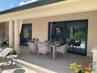 Istra, Svetvinčenat, Vila 237m2 na 1003m2 vrta z bazenom, #prodaja