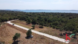 Istra - Peroj, vikend zemljišče 550m2 v bližini plaž in morja