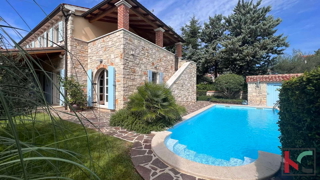 Istra, Poreč, kamnita dvoetažna vila z bazenom, 134,58 m2 #prodaja