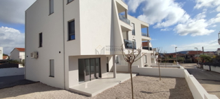 VODICE, NOVOGRADNJA, DVOSOBNO STANOVANJE V 2. NADSTROPJU, POGLED NA MORJE