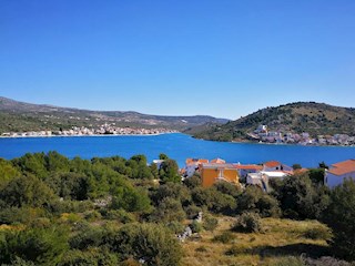 Rogoznica gradbeno zemljišče s pogledom na morje