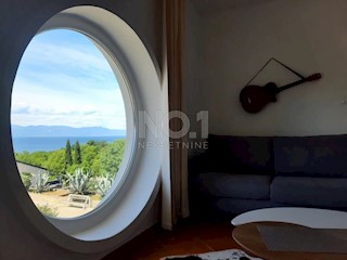 Njivice - Dva apartmaja na odlični lokaciji