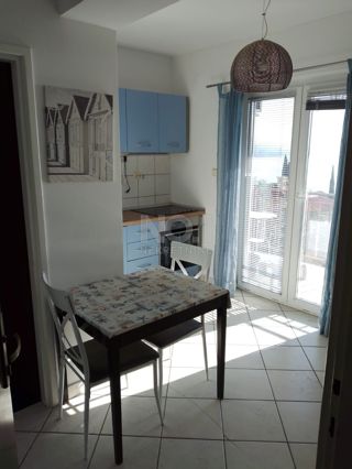 Opatija, Volosko - prodaja 2 apartmaja s pogledom in parkiriščem