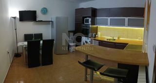 Karlovac - prodaja hiše s 3 stanovanji in čudovitim vrtom