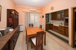 Crikvenica - odličen apartma, 1. red do morja!