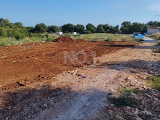Rovinj - kmetijsko zemljišče s projektom