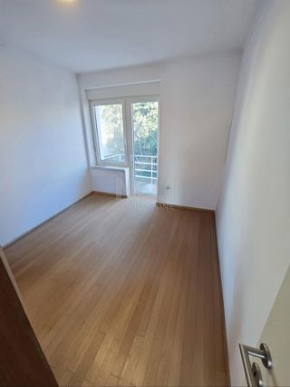 Crikvenica - prodaja apartma, 2. red od morja