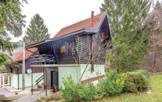 Vrbovsko - prodaja lesene hiše s prostorom za zabavo