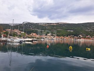 Bakar - prodaja stanovanja v avstro-ogrski vili za adaptacijo