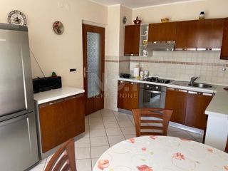Srdoči - Stanovanje z Balkonom in Shrambnim Prostorom