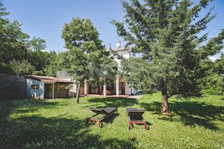 Vežica/Trsat - očarljiva hiša, obdana z zeleno oazo