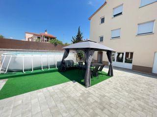 Vodnjan - prodaja hiše z urejenimi turističnimi apartmaji
