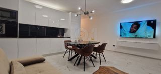 Novalja - prodaja luksuznega apartmaja s pogledom na morje