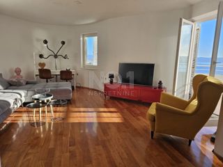 Crikvenica - vrhunsko prenovljen apartma s pogledom na morje