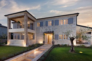 Kanfanar - vila z bazeni in športnimi igrišči