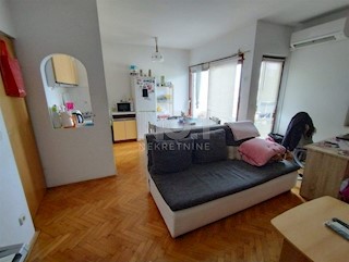 Crikvenica - apartma z varovanim parkiriščem in pogledom na morje!