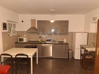 Crikvenica - etaža hiše s 3 apartmaji