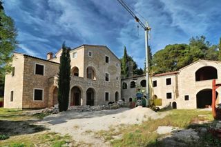 Rovinj - kamnita vila v Rohbau fazi