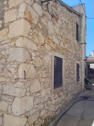 Susak - prodaja kamnite hiše ob morju