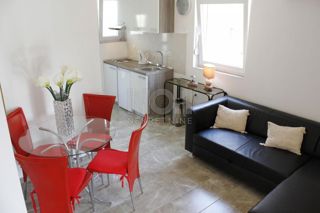 Novalja - prodaja hiše s 4 apartmaji