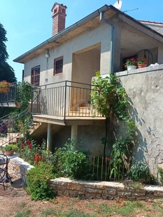 Sveti Lovreč - prodaja kamnitih istrskih starin