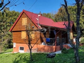 Krnjak - prodaja lesene hiše z galerijo