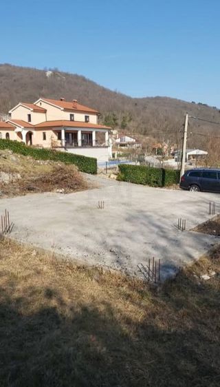 Veprinac - Gradbeni zemljišči z začetim gradbenim delom