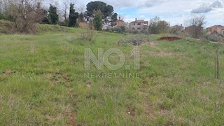 Kaštelir - prodaja gradbenega zemljišča z infrastrukturo