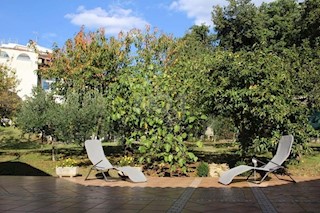 Poreč - prodaja hiše s pogledom na morje in bazenom