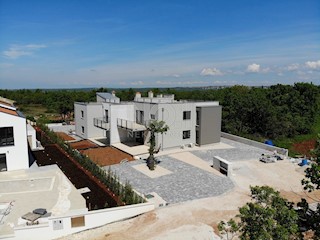 Poreč - stanovanje v novogradnji s pogledom na morje